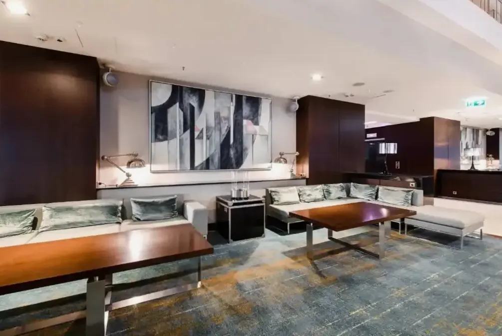 Praca z kolekcji sztuki hotelu
