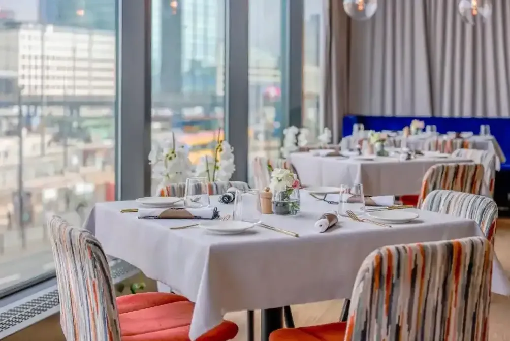 Zwierzę w pokoju hotelowym